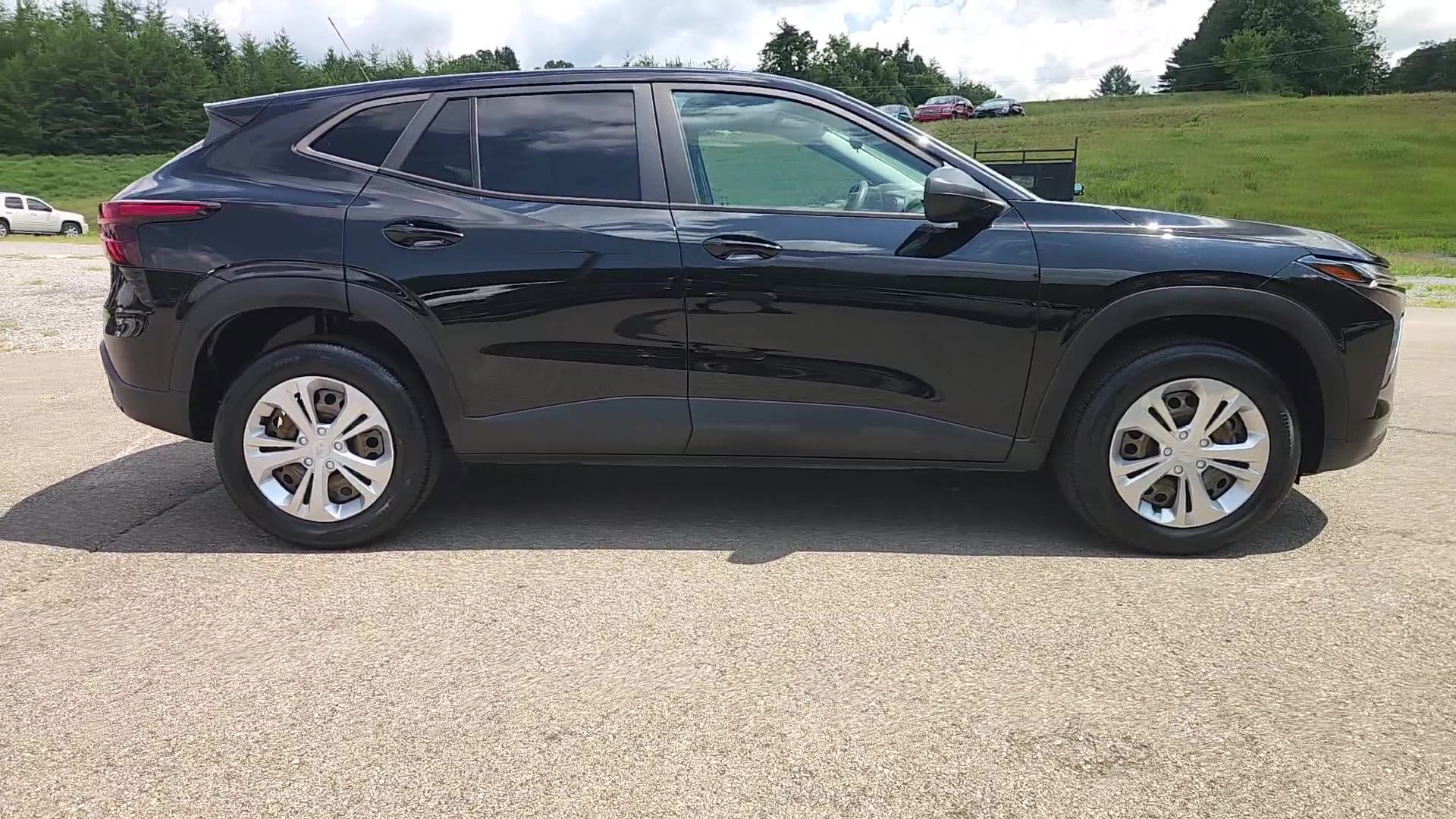 Used 2024 Chevrolet Trax LS w/ Driver Confidence Package FWD image 18