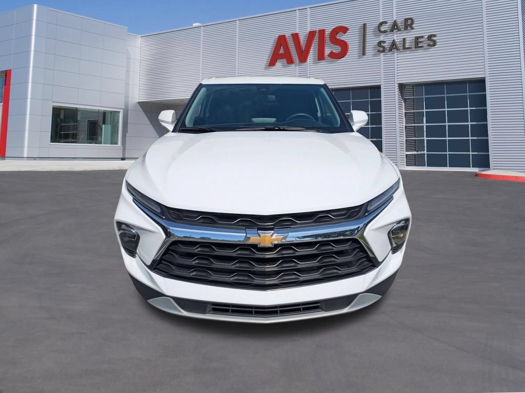 Used 2025 Chevrolet Blazer LT FWD image 2