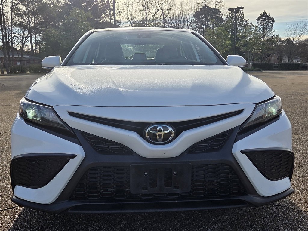 Used 2024 Toyota Camry SE video 2
