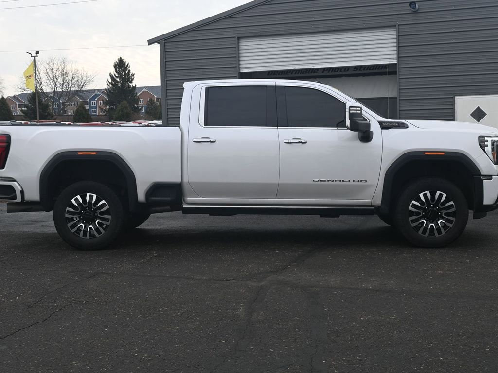 Used 2024 GMC Sierra 3500 Denali Ultimate image 4