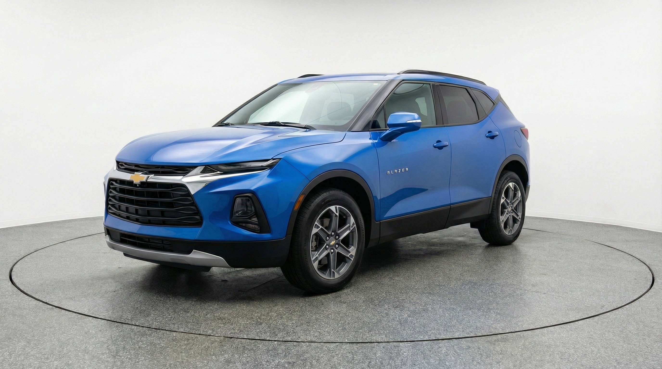 Used 2025 Chevrolet Blazer LT image 3