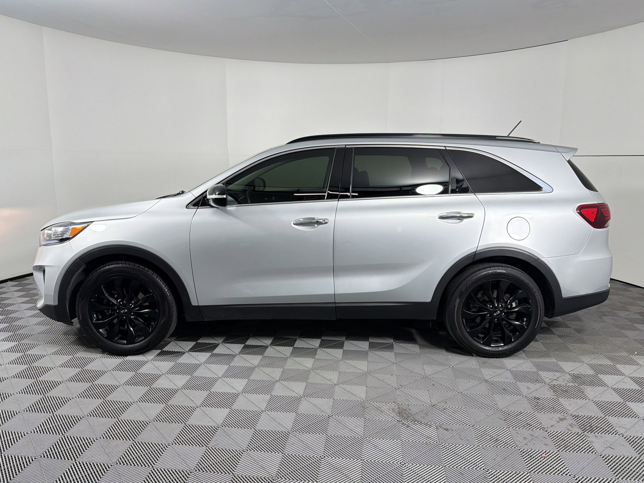 Used 2020 Kia Sorento S image 2