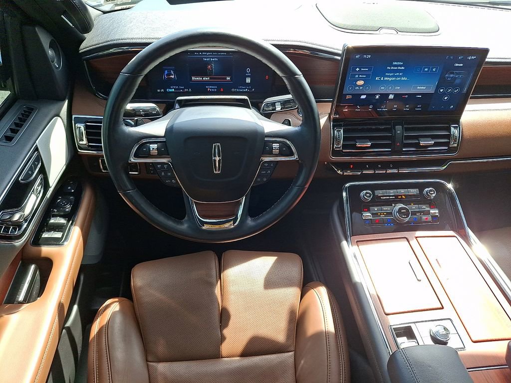 Certified 2024 Lincoln Navigator Reserve AWD/4WD image 2