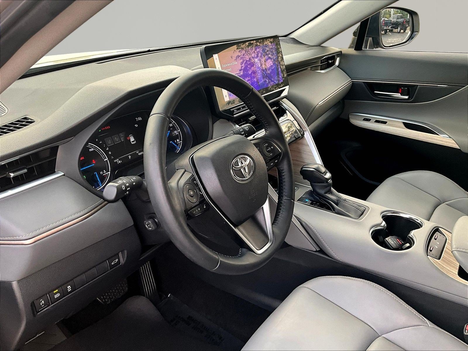 Used 2024 Toyota Venza XLE AWD/4WD image 17