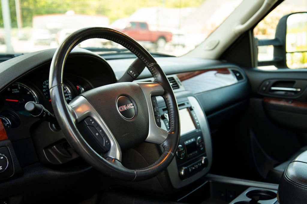 Used 2013 GMC Sierra 2500 SLT w/ Entertainment Package AWD/4WD image 22