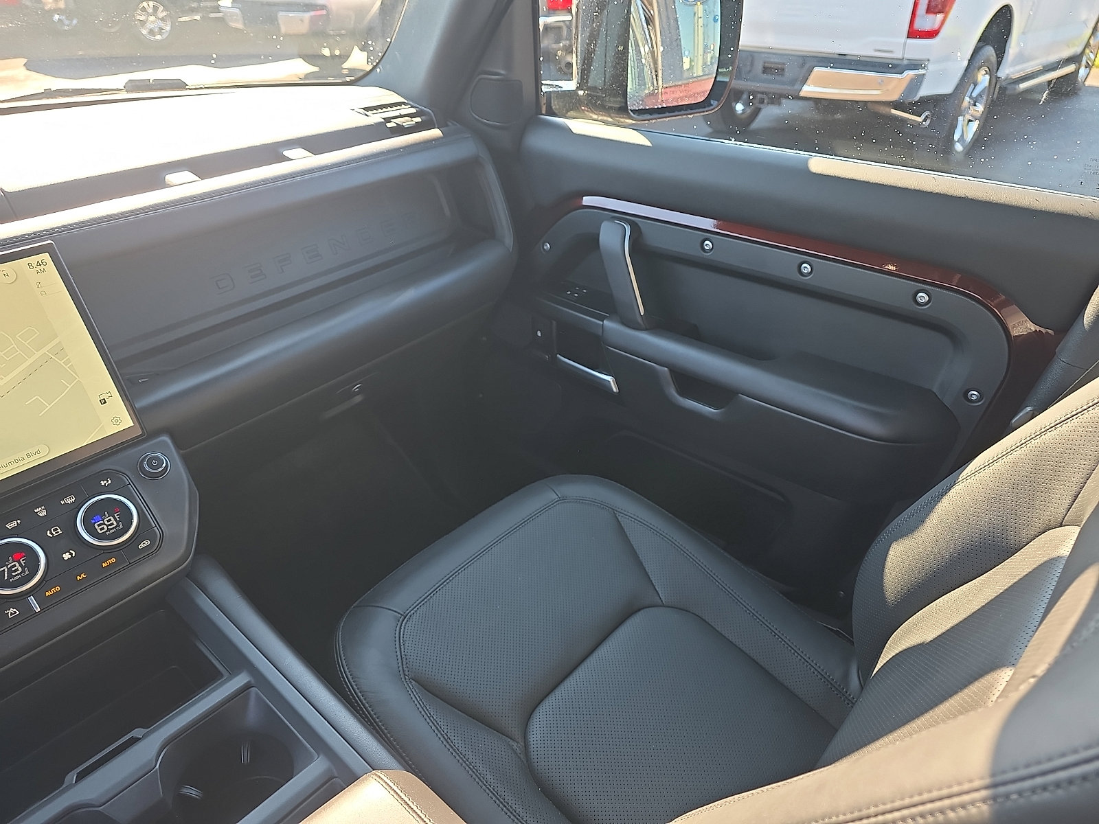 Used 2026 Land Rover Defender 130 X-Dynamic SE AWD/4WD image 16