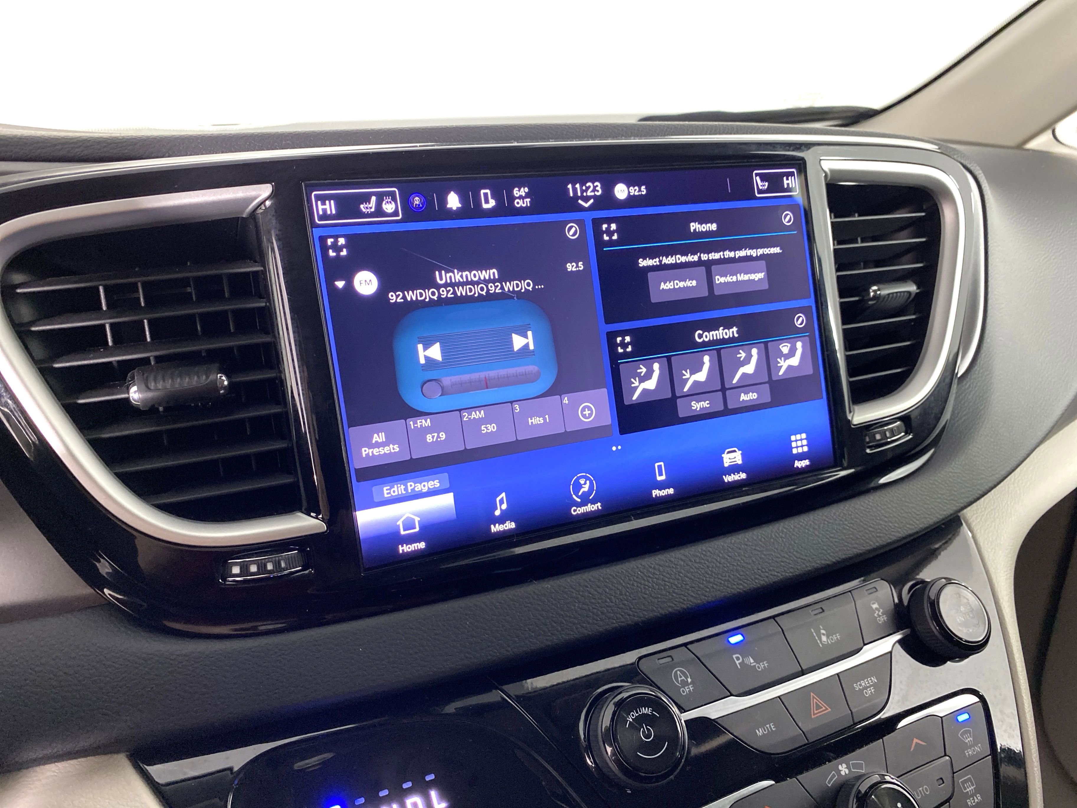 Used 2024 Chrysler Pacifica Touring-L image 28