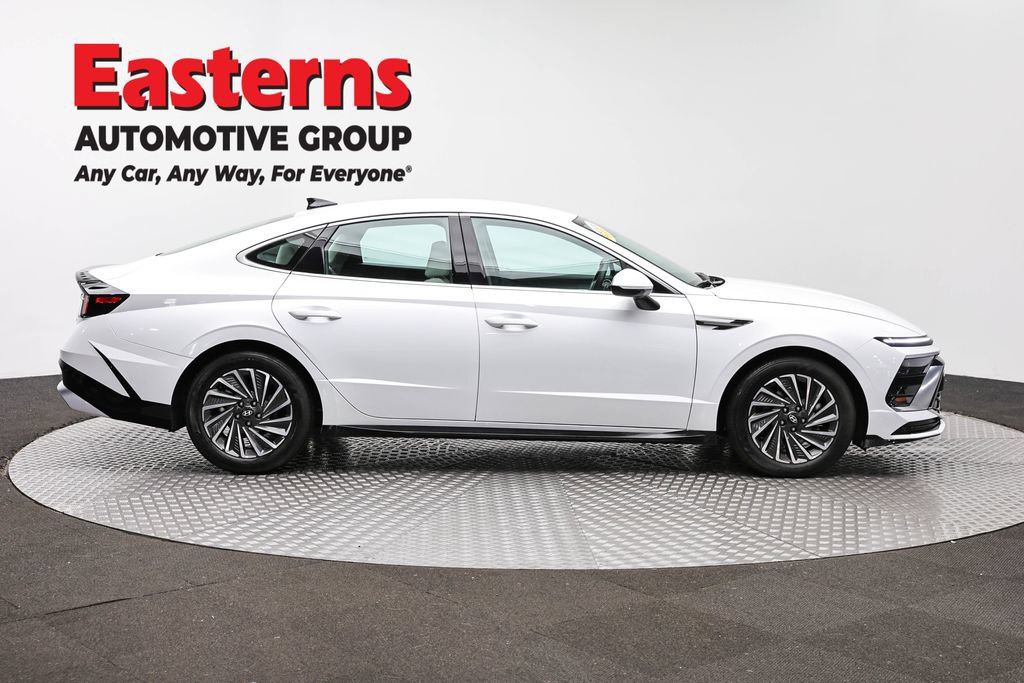 Used 2025 Hyundai Sonata SEL FWD image 4