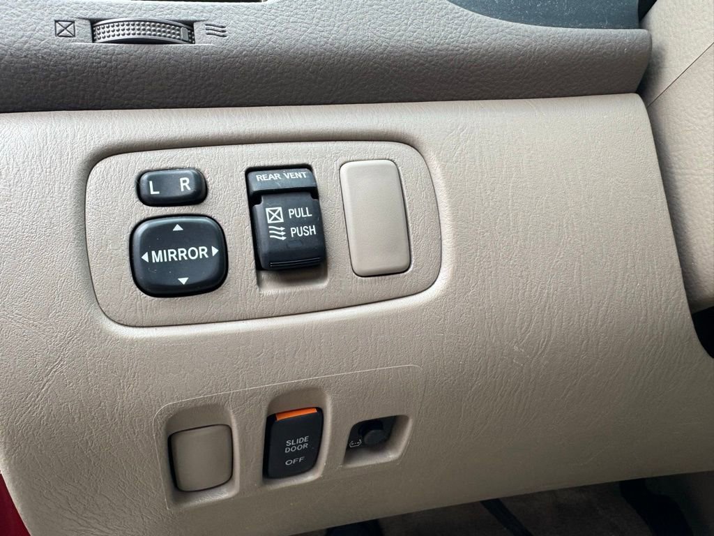 Used 2010 Toyota Sienna LE FWD image 18