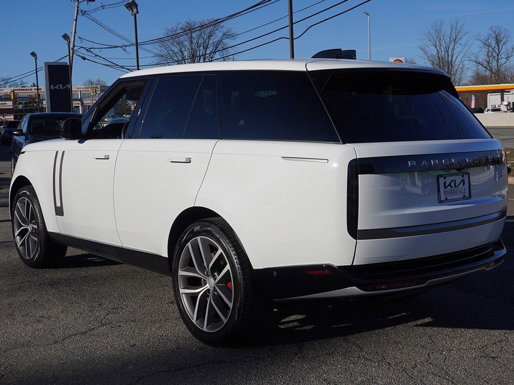 Used 2025 Land Rover Range Rover SE image 12