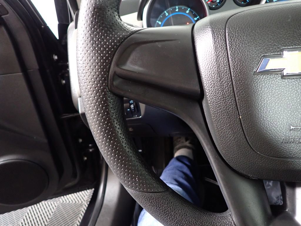 Used 2013 Chevrolet Cruze LS image 32