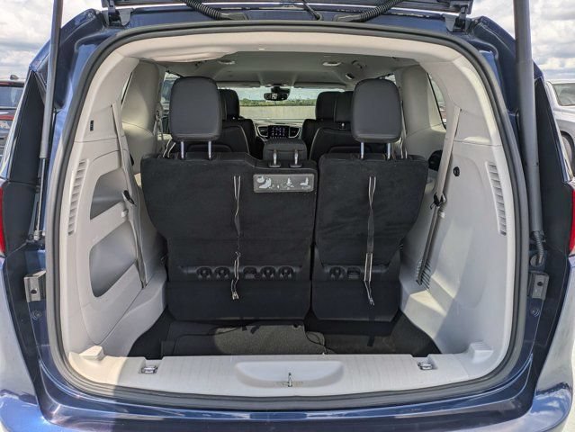 Used 2019 Chrysler Pacifica Touring-L w/ Advanced Safetytec Group FWD image 11