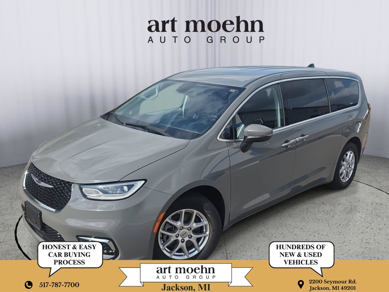 Used 2023 Chrysler Pacifica Touring-L FWD image 1