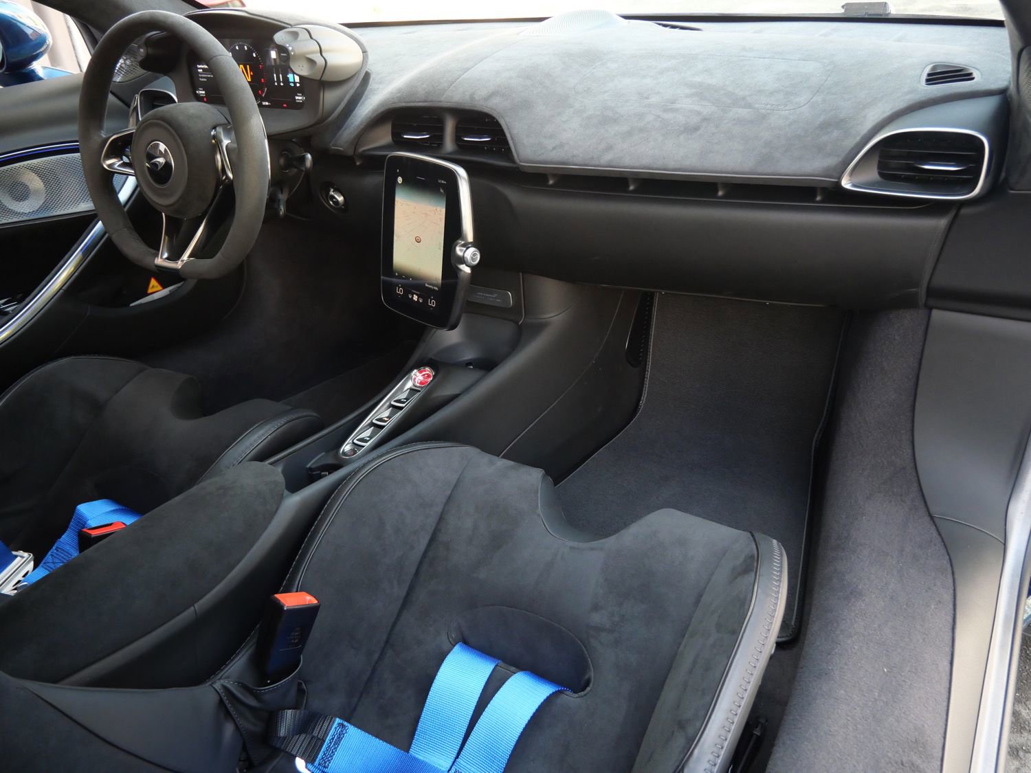 Used 2023 McLaren Artura RWD image 10