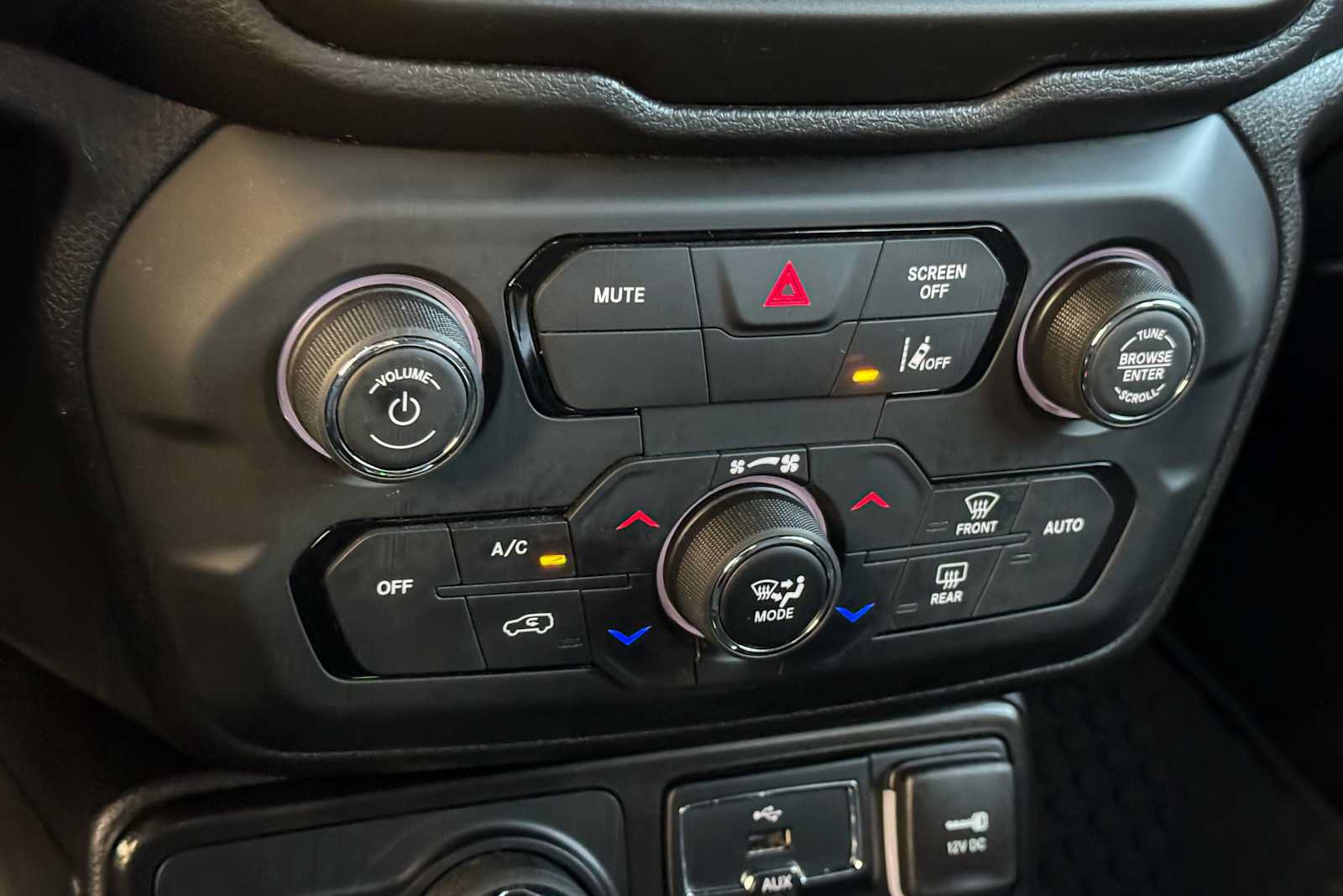 Used 2023 Jeep Renegade Latitude AWD/4WD image 18