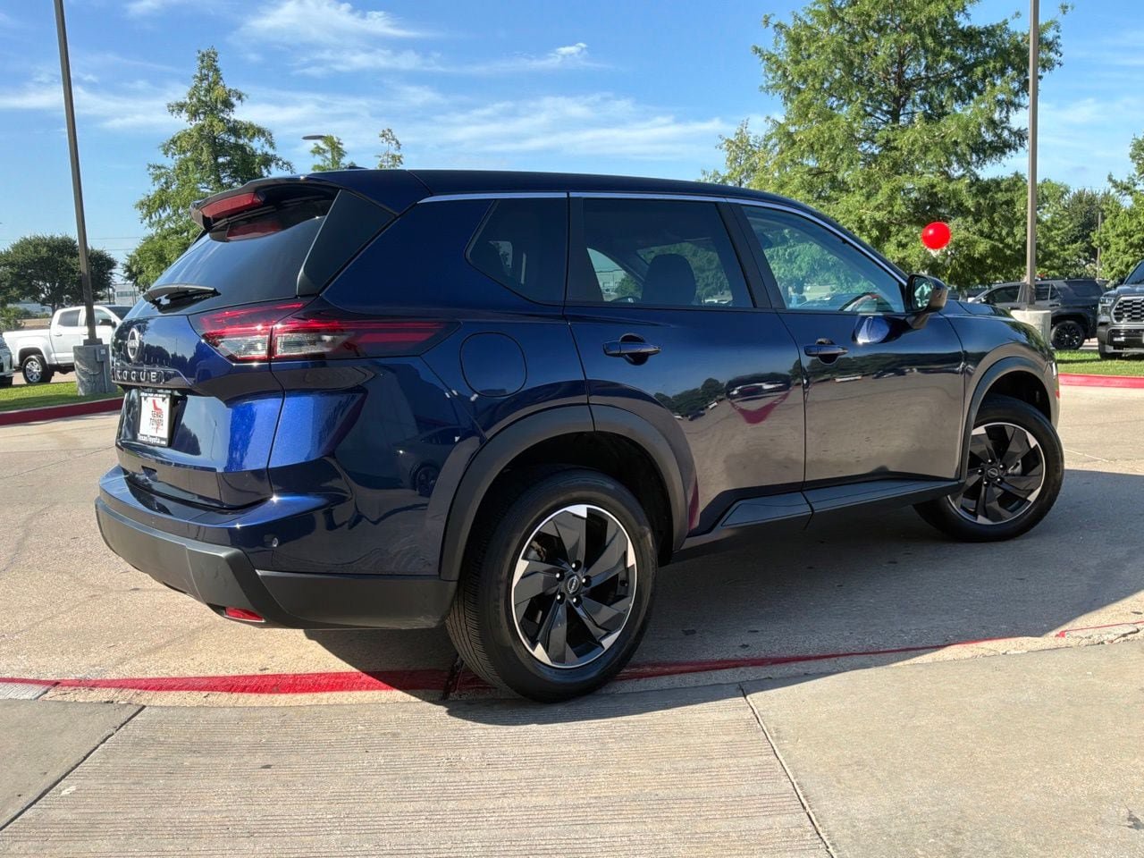 Used 2025 Nissan Rogue SV FWD image 6