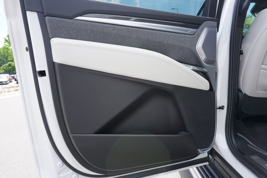 Used 2025 Cadillac Escalade ESV V image 35