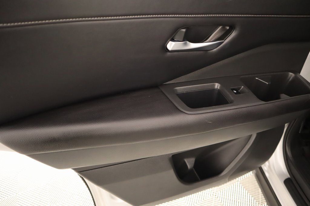Used 2024 Nissan Pathfinder SL w/ Cargo Package image 18