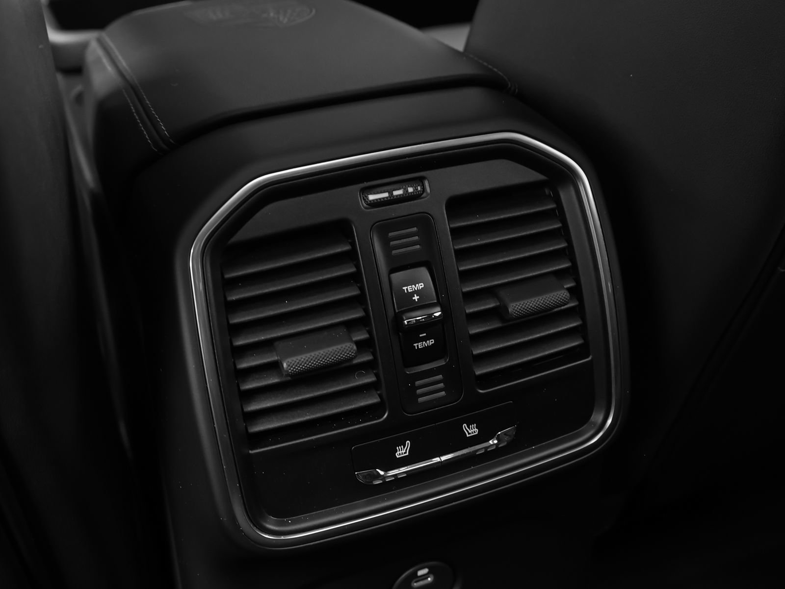 Certified 2025 Porsche Macan S AWD/4WD image 46