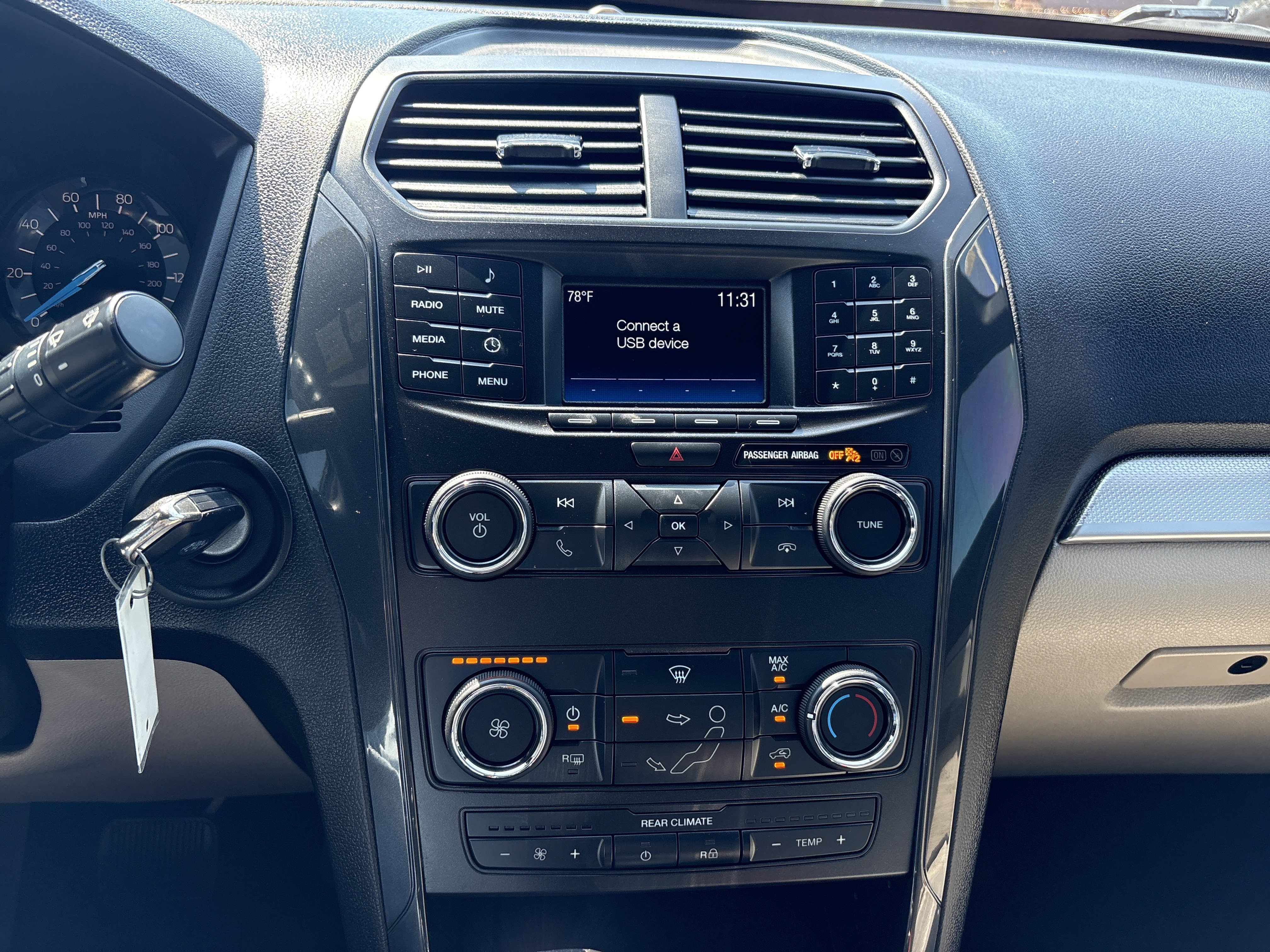 Used 2018 Ford Explorer FWD image 17