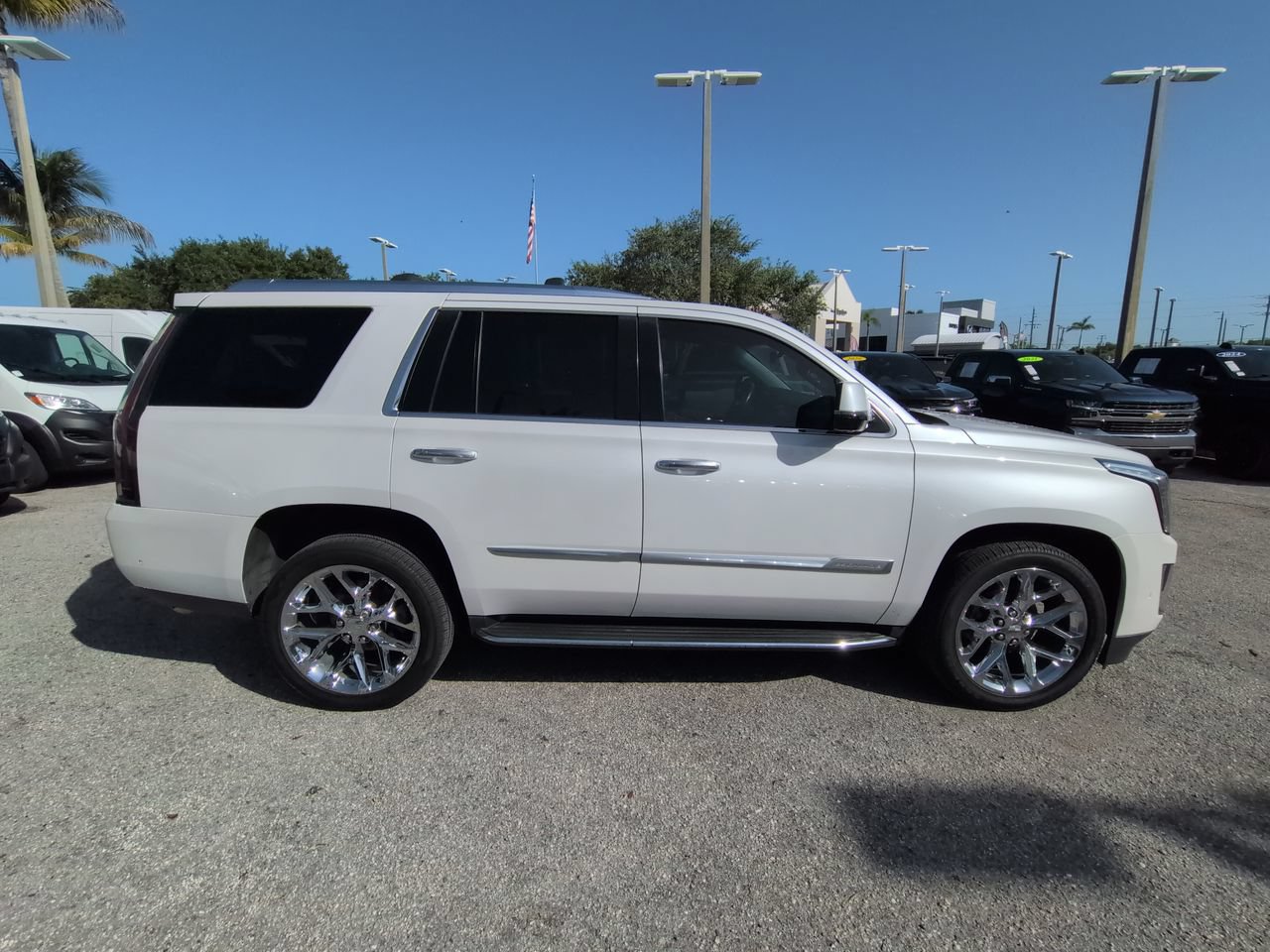 Used 2018 Cadillac Escalade Luxury RWD image 4