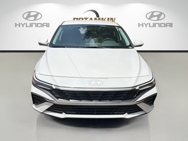 New 2026 Hyundai Elantra SE FWD image 2