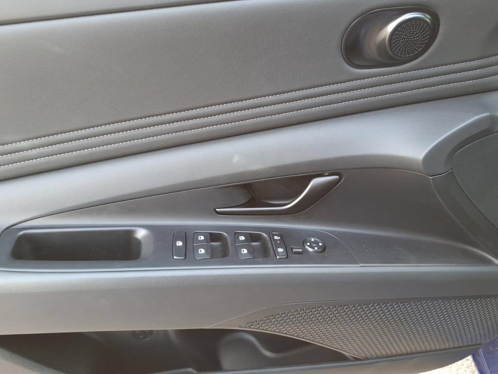 New 2025 Hyundai Elantra Sport FWD image 13