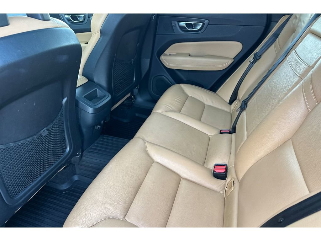 Used 2018 Volvo XC60 T5 Momentum image 13