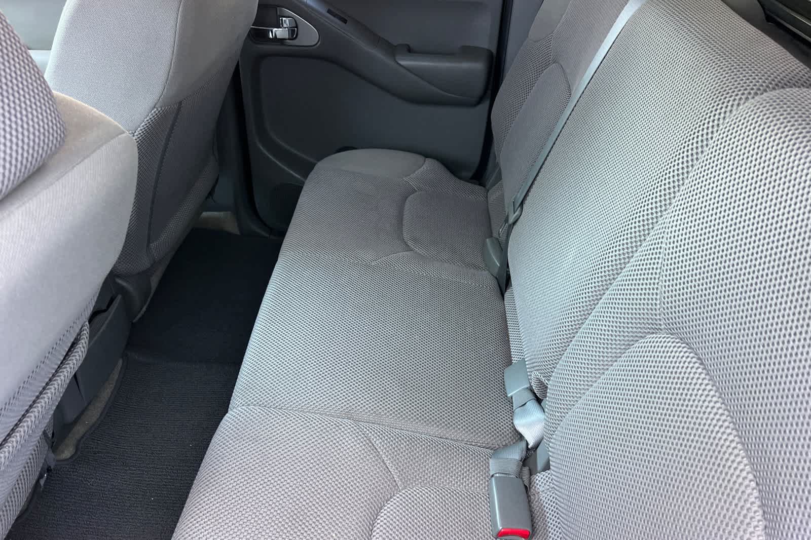 Used 2017 Nissan Frontier SV RWD image 5