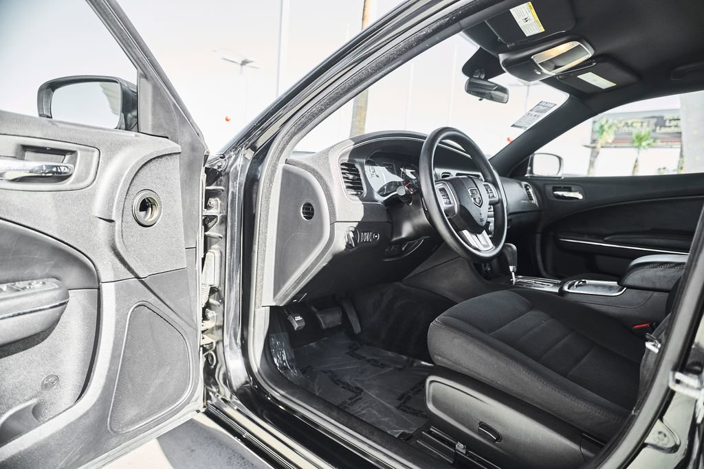 Used 2013 Dodge Charger SE RWD image 17