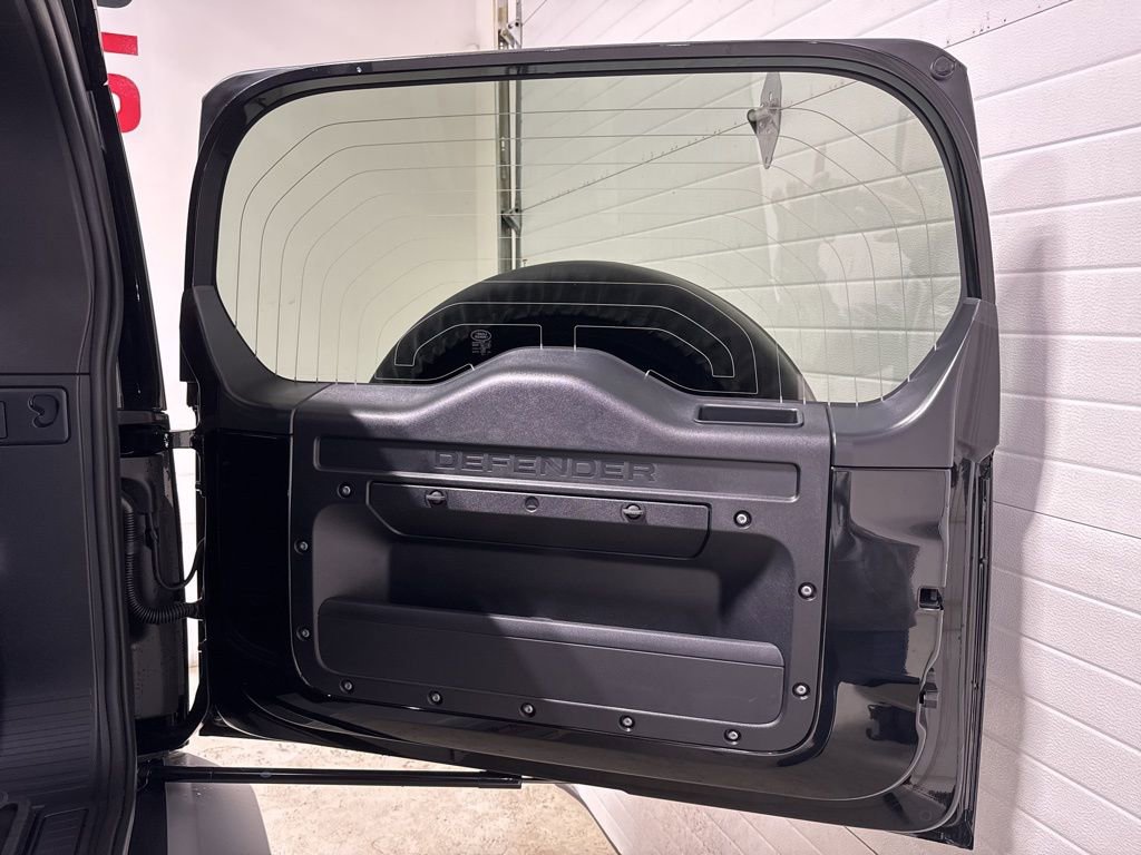 Used 2025 Land Rover Defender 110 S image 38