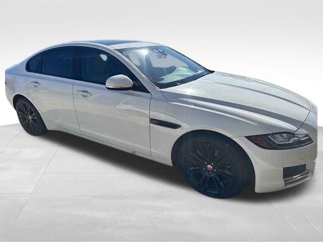Used 2019 Jaguar XF Premium image 3