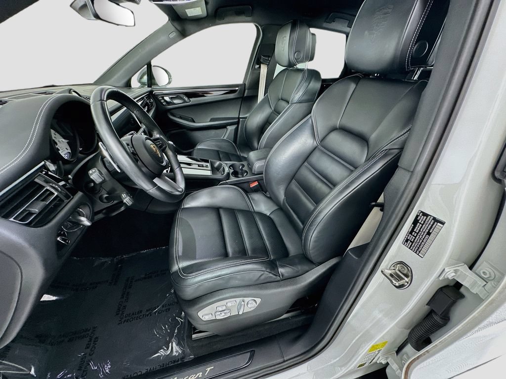 Certified 2024 Porsche Macan Turbo AWD/4WD image 5