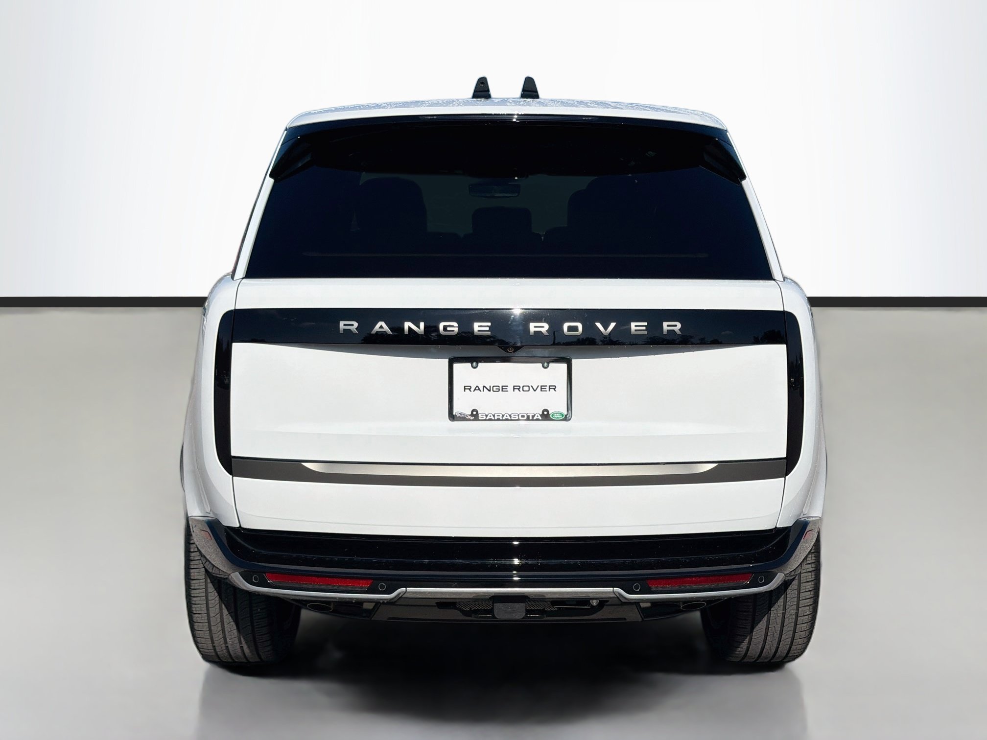 New 2026 Land Rover Range Rover Long Wheelbase SE AWD/4WD image 4