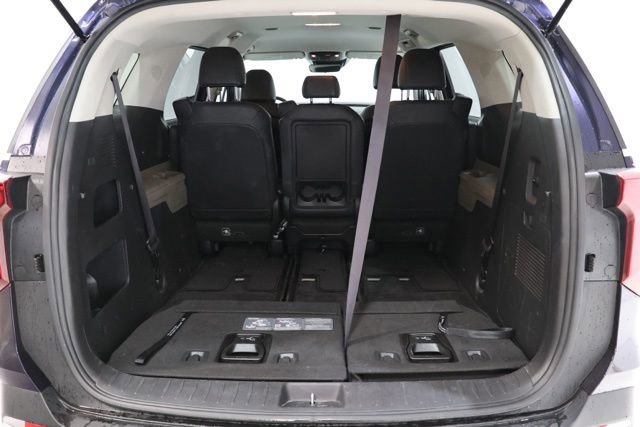 Used 2025 Kia Carnival FWD image 35