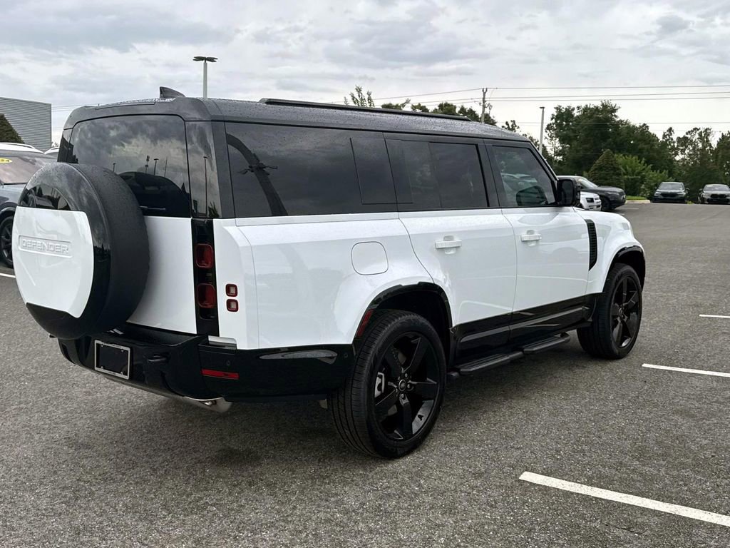 New 2025 Land Rover Defender 130 X-Dynamic SE image 6