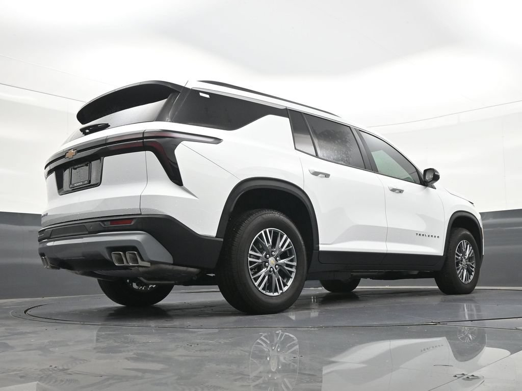 Used 2026 Chevrolet Traverse LT FWD image 28