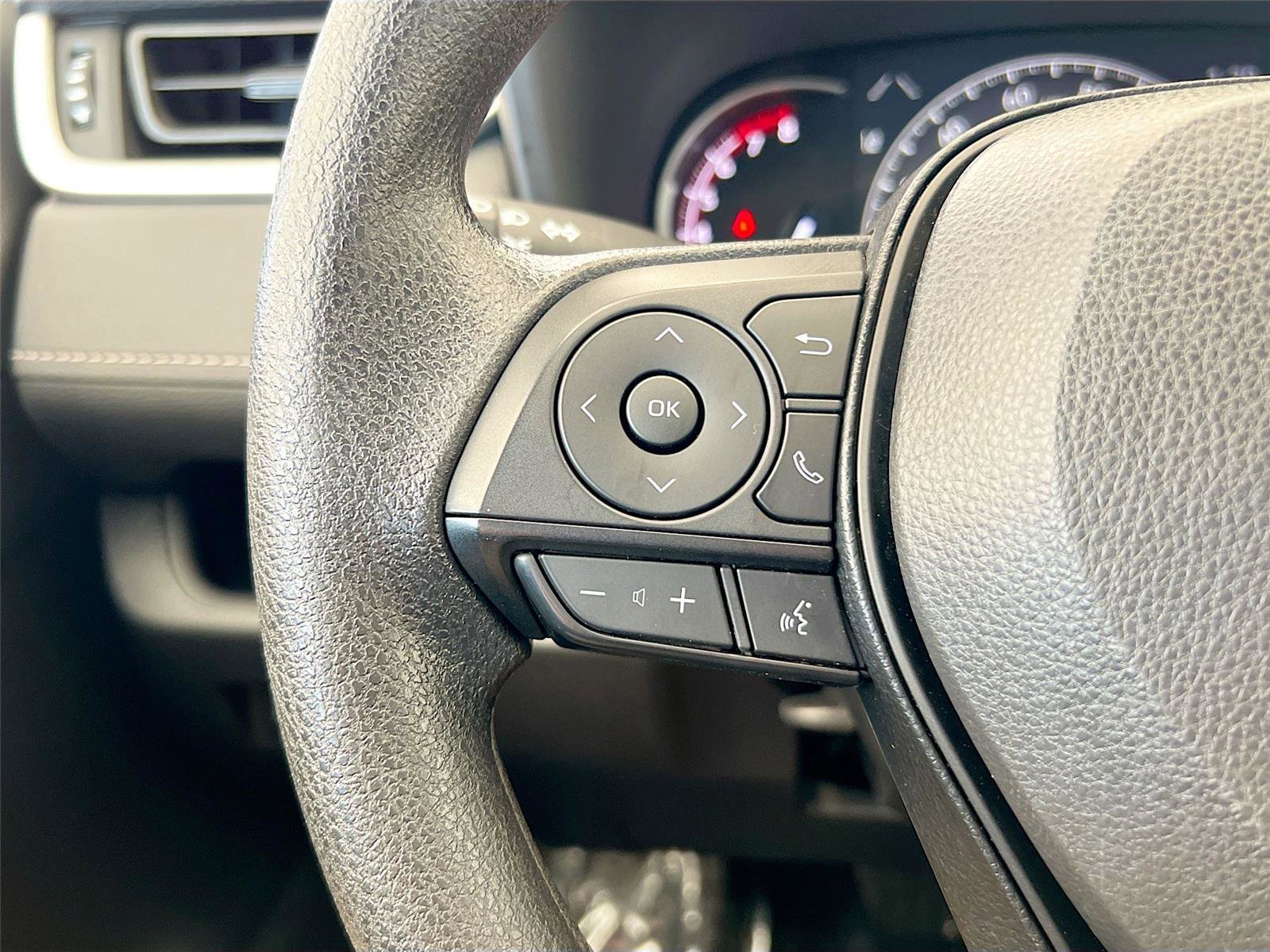 Used 2025 Toyota RAV4 XLE image 30