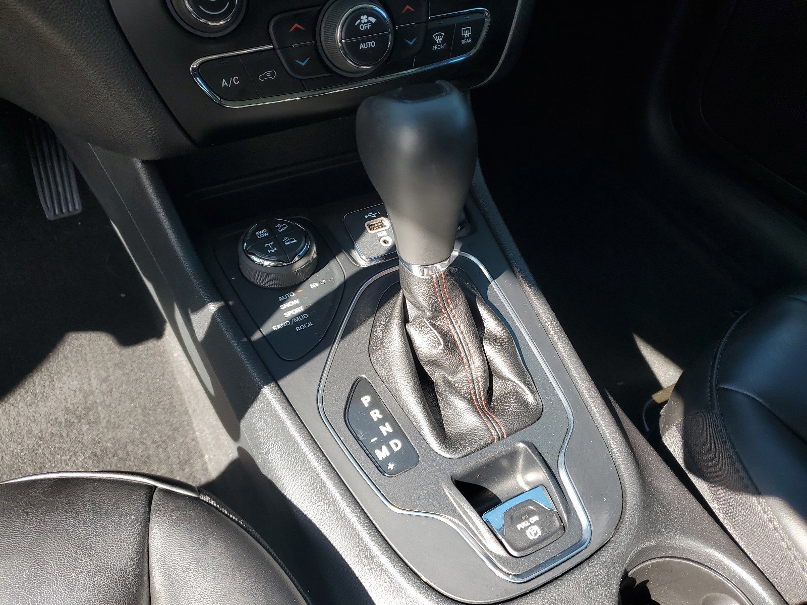 Used 2020 Jeep Cherokee Trailhawk w/ Cold Weather Group image 27