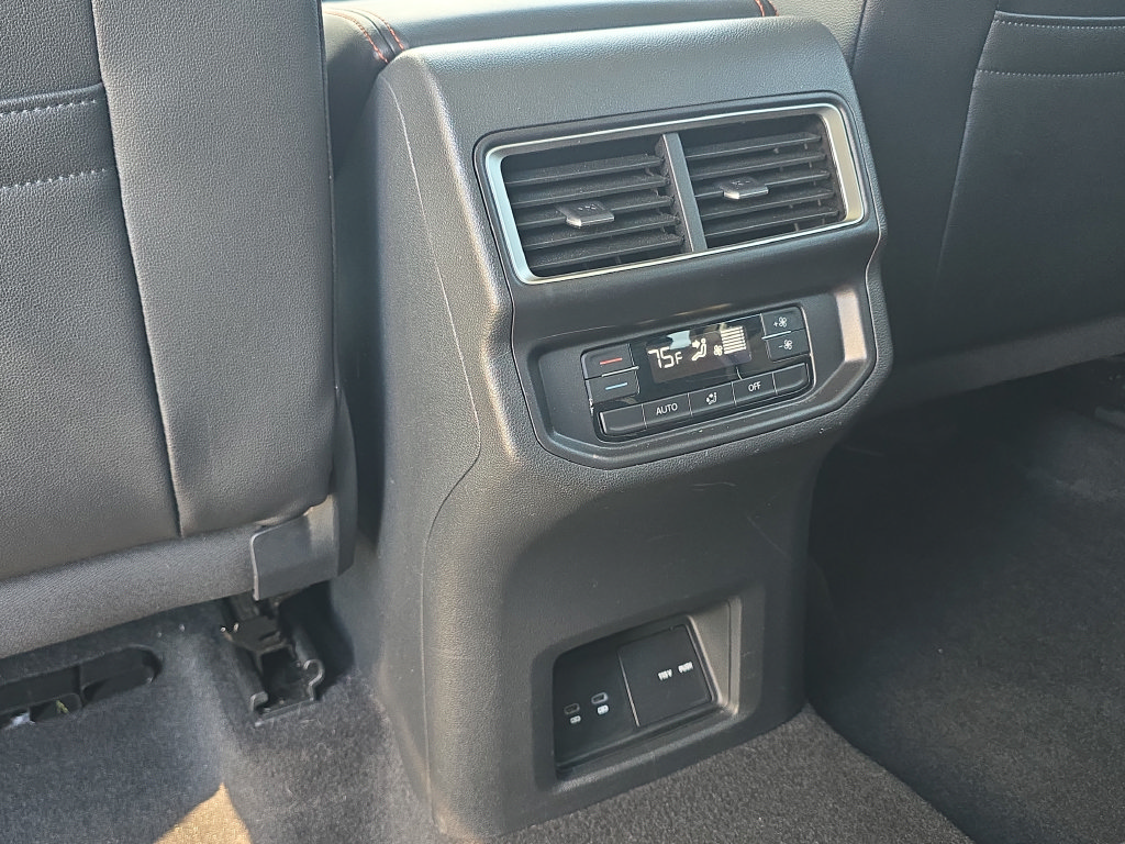 Used 2024 Volkswagen Atlas Peak Edition SEL AWD/4WD image 32
