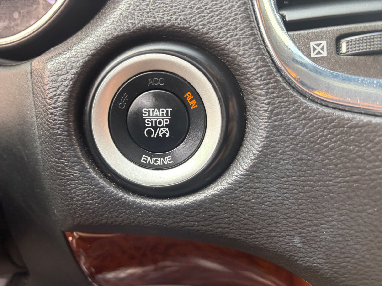 Used 2014 Dodge Durango Citadel w/ Technology Group RWD image 17