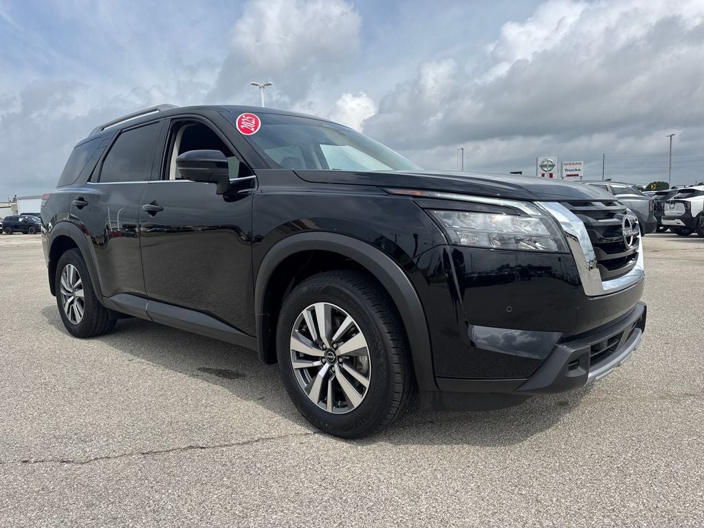 Used 2025 Nissan Pathfinder SL w/ Cargo Package FWD image 9