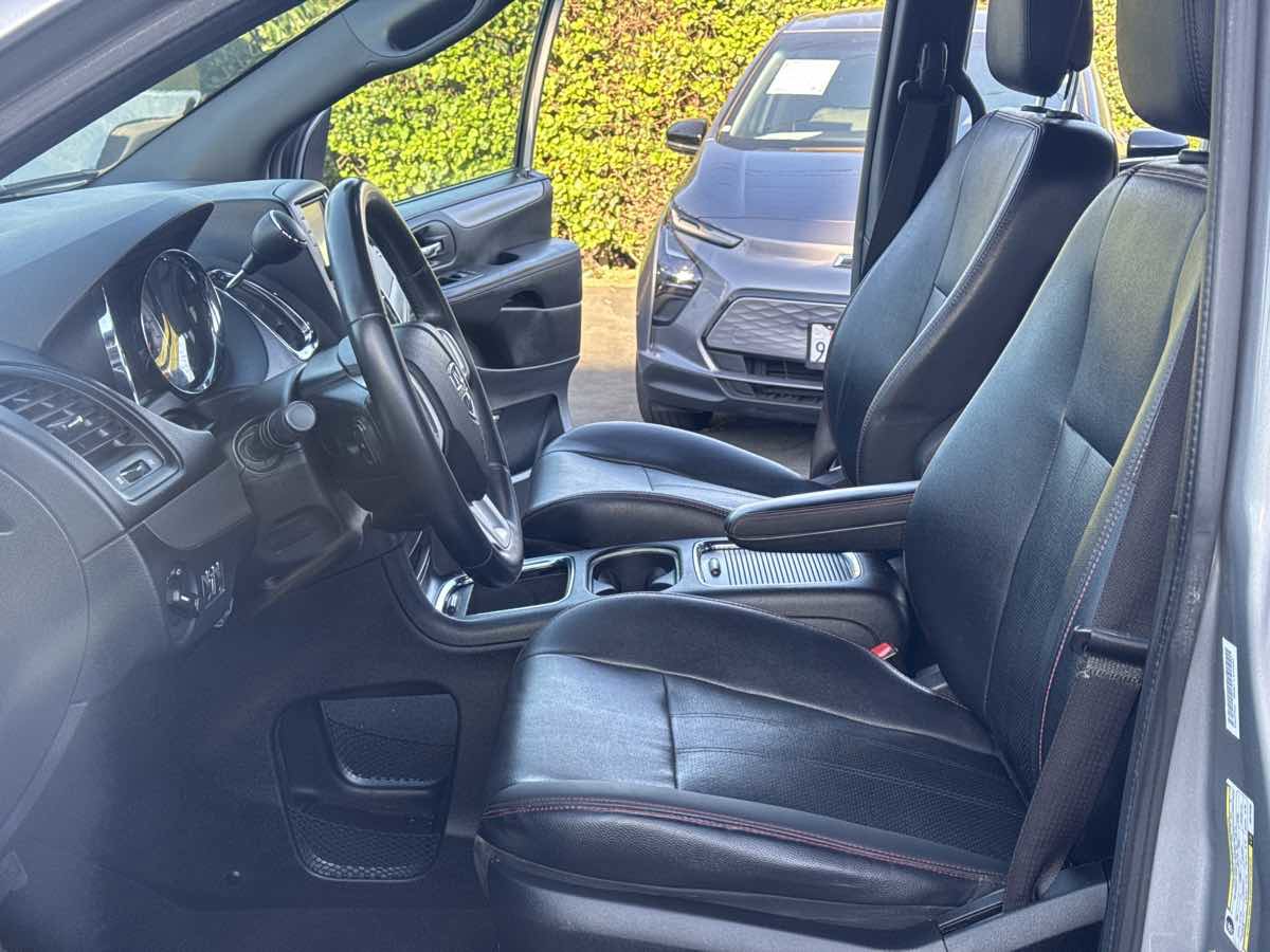 Used 2017 Dodge Grand Caravan GT image 12