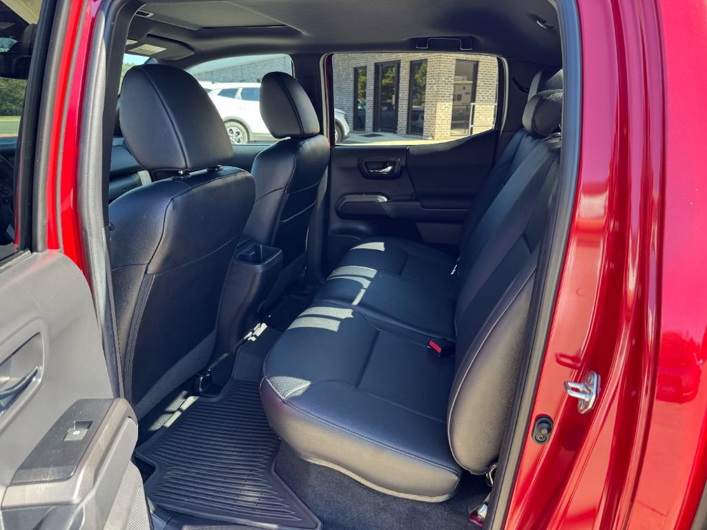 Used 2022 Toyota Tacoma TRD Off-Road image 11