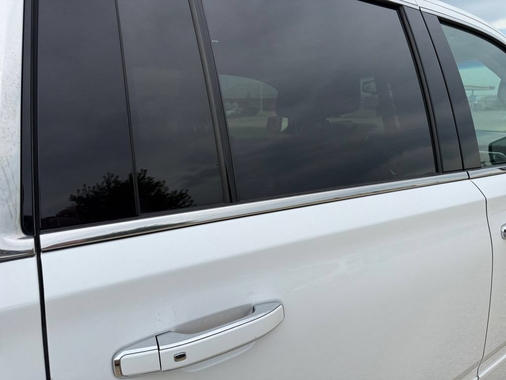 Used 2020 Chevrolet Suburban Premier AWD/4WD image 26