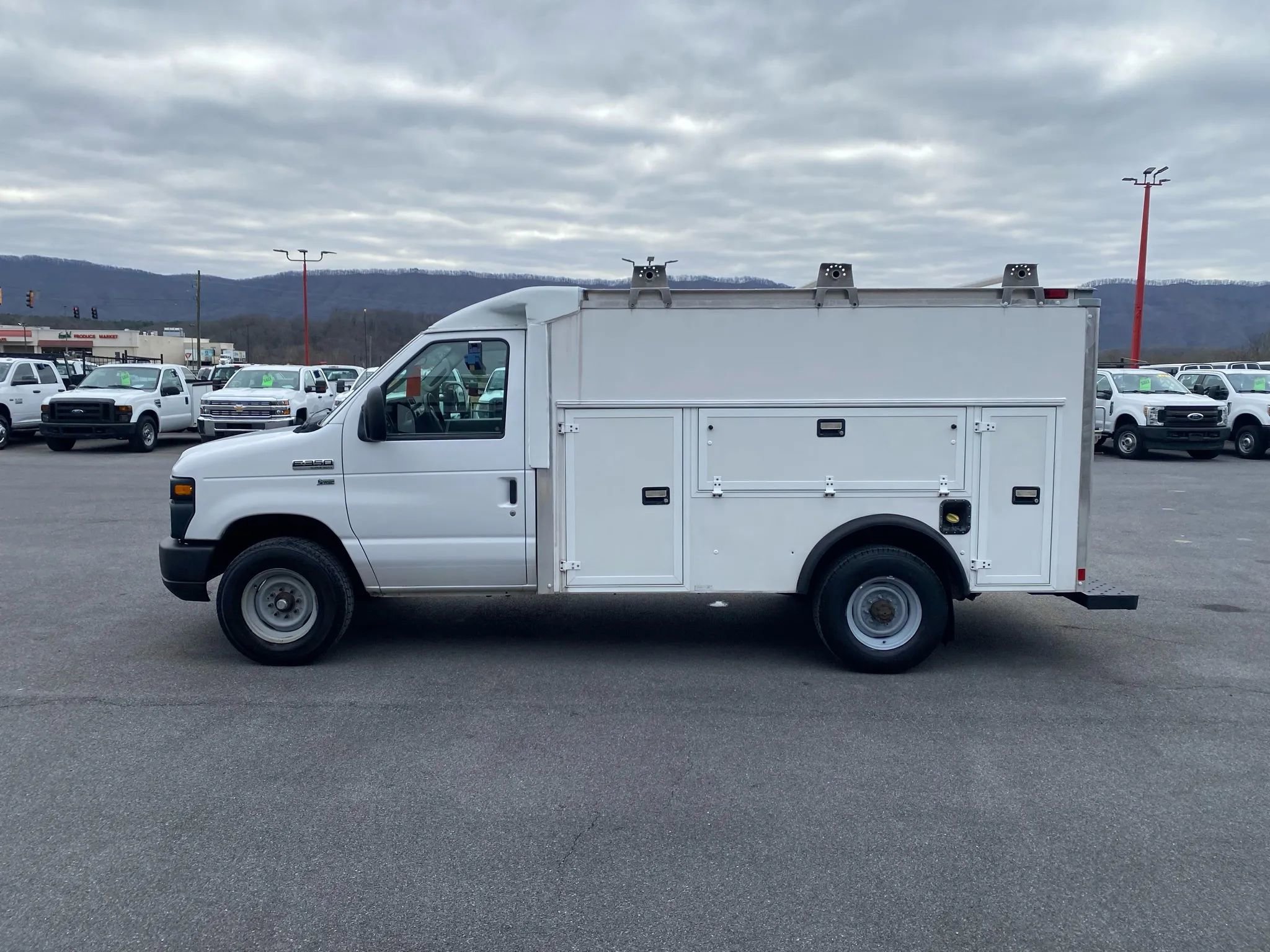 Used 2015 Ford E-350 and Econoline 350 Super Duty w/ Power Windows & Locks Group RWD image 5