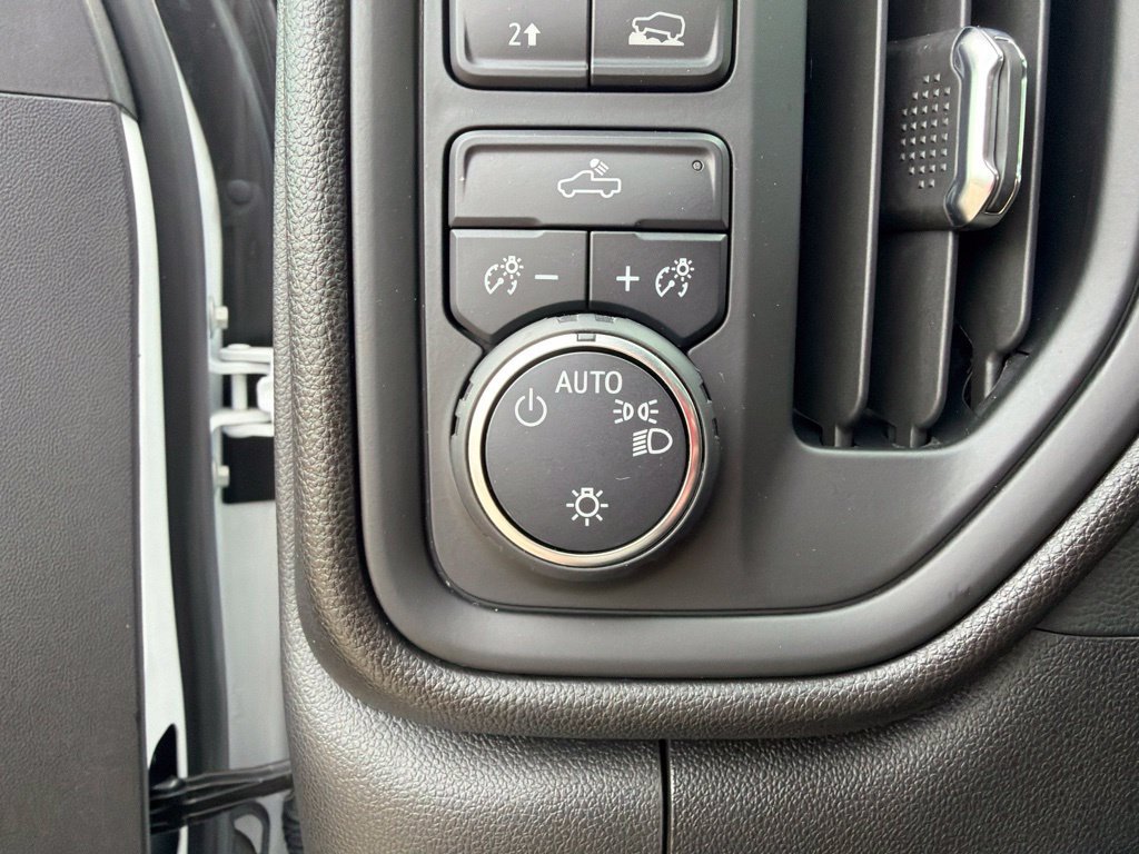 Used 2024 Chevrolet Silverado 1500 Custom AWD/4WD image 27