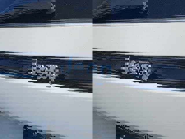 Certified 2025 Jeep Grand Cherokee Limited w/ Luxury Tech Group II image 10