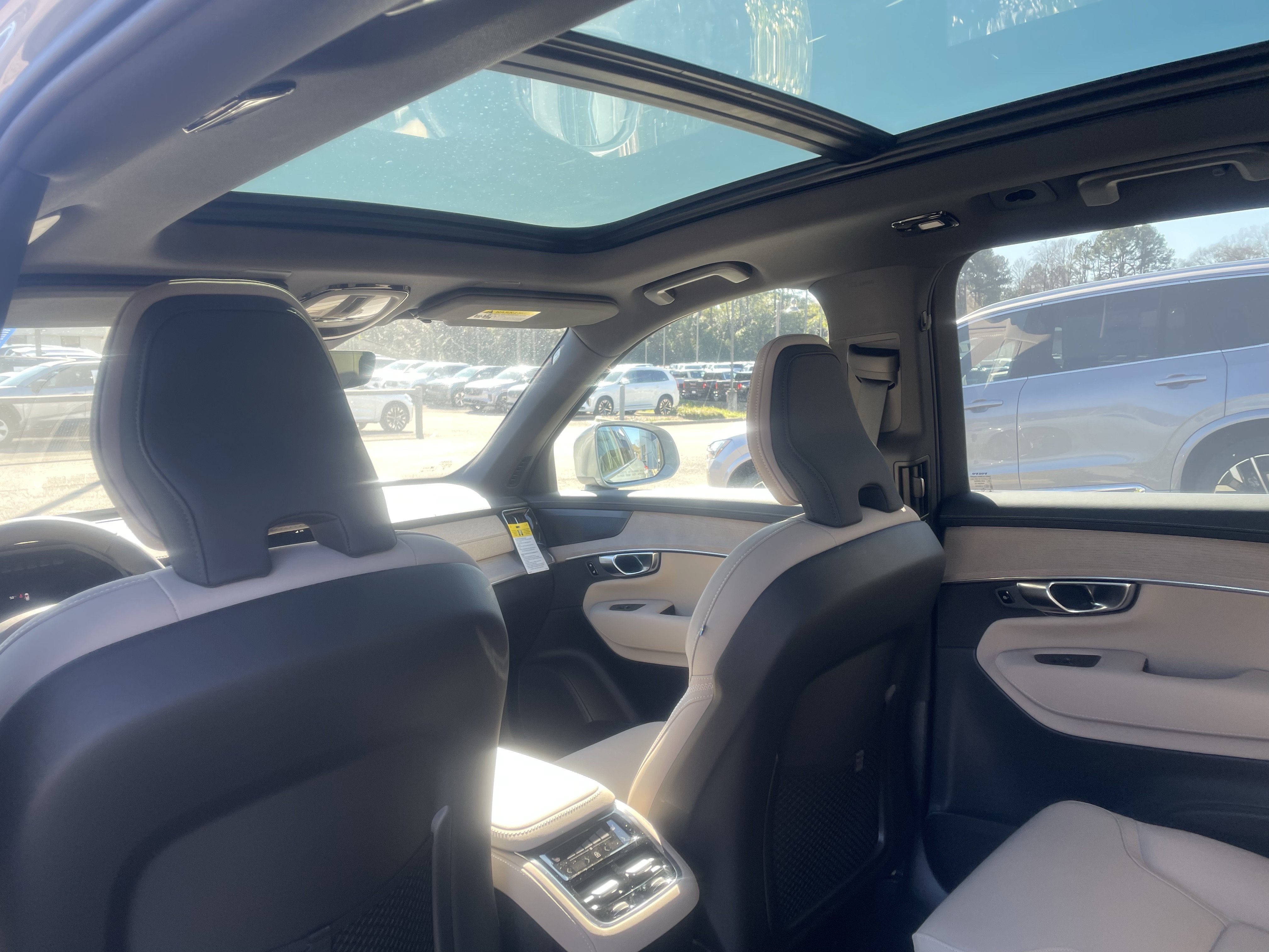 New 2026 Volvo XC90 B6 Plus w/ Protection Package Premier image 13