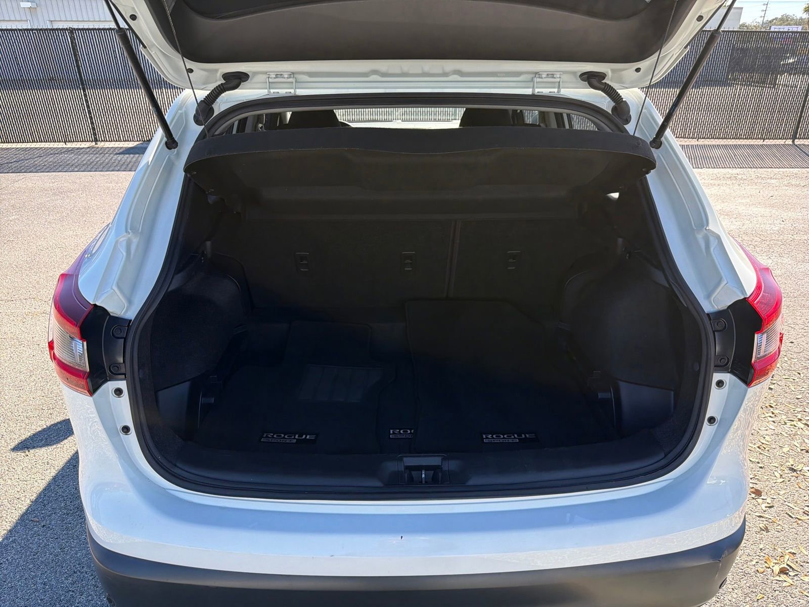 Used 2020 Nissan Rogue Sport S image 22